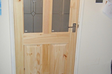 003-talgarth-door-hanging