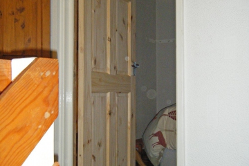 007-talgarth-door-hanging