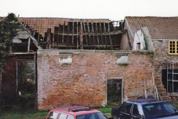 019-barn-conversion-front-close-shot-before