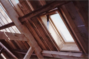 025-barn-conversion-internal-work-oak-beams-and-sky-light-in-progress