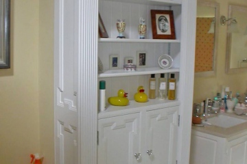 002-bathroom-fitted-cupboard-with-shelving_guetzli