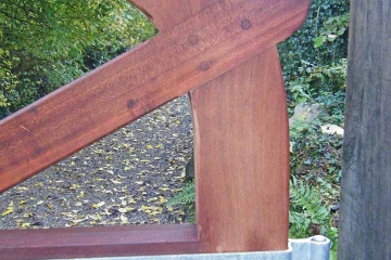 08-handmade-bent-heel-and-pedestrian-gate-in-sapele-wood