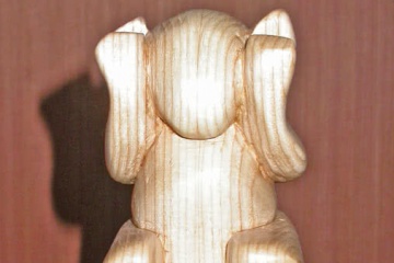 031-large-wooden-baby-cot-carving-of-bear