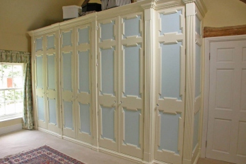 001-country-large-bespoke-wardrobes-closed
