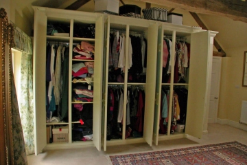 002-country-large-bespoke-wardrobes-open