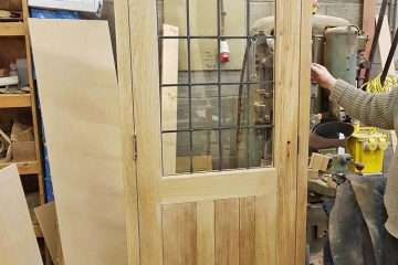001-exterior-oak-door-with-leaded-panes-closed-in-workshop