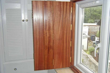 11-made-to-measure-trifold-bedroom-shutters-sapele-wood