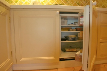 008-fitted-kitchen-in-london-wimbledon-consealed-fridge-freezer-fridge-door-open