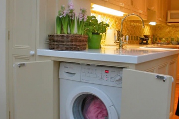 012-fitted-kitchen-in-london-wimbledon-end-of-kitchen-cabinets-concealed-washing-machine-doors-open-and-full-height-cupboard.jpg