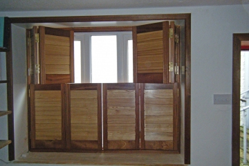 louvered-window-shutters-llangattock-002