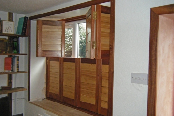 louvered-window-shutters-llangattock-003