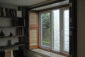 louvered-window-shutters-llangattock-006