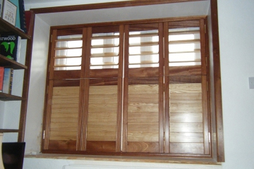 louvered-window-shutters-llangattock-009