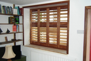 louvered-window-shutters-llangattock-010