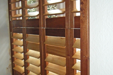 louvered-window-shutters-llangattock-013