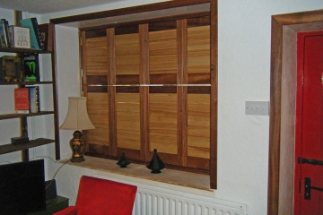 louvered-window-shutters-llangattock-014