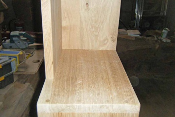 welsh-oak-custom-bookcase-staggered-shelves-08