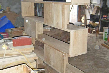 welsh-oak-custom-bookcase-staggered-shelves-10